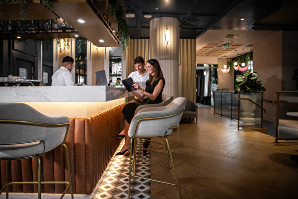 Thomas Tischler Reisen Riu Plaza Bar